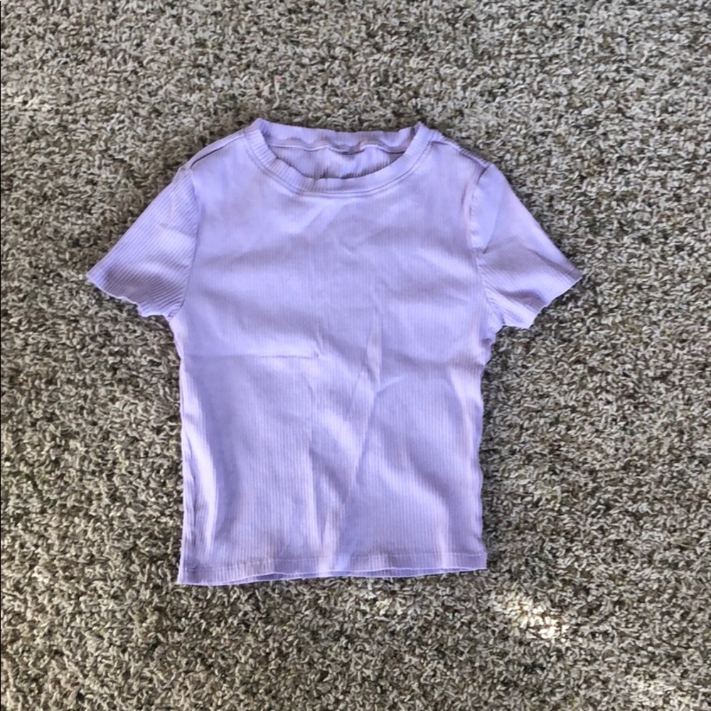 Cute lavender crop top!
